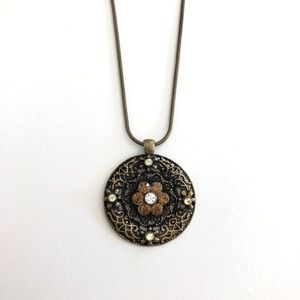 🍁 Vintage Medallion Flower Necklace